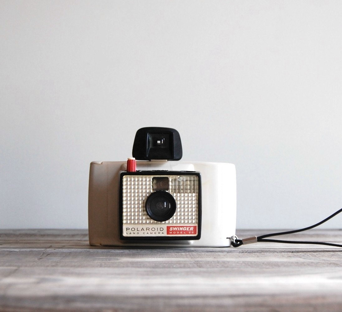 Polaroid Swinger Model 20 Camera / 1960s Vintage Polaroid Land Camera