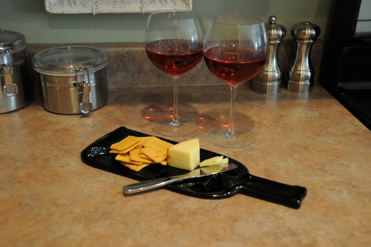 Wine Bottle Plate with Cork Feet Sustainable Materials with cheese knife and free Gift included