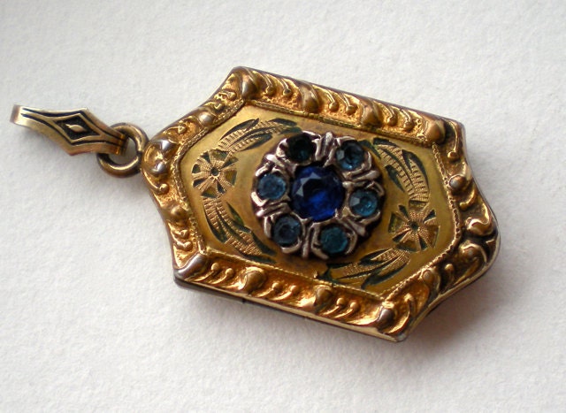 SALE Vintage Locket Blue Stone Flower 1940s