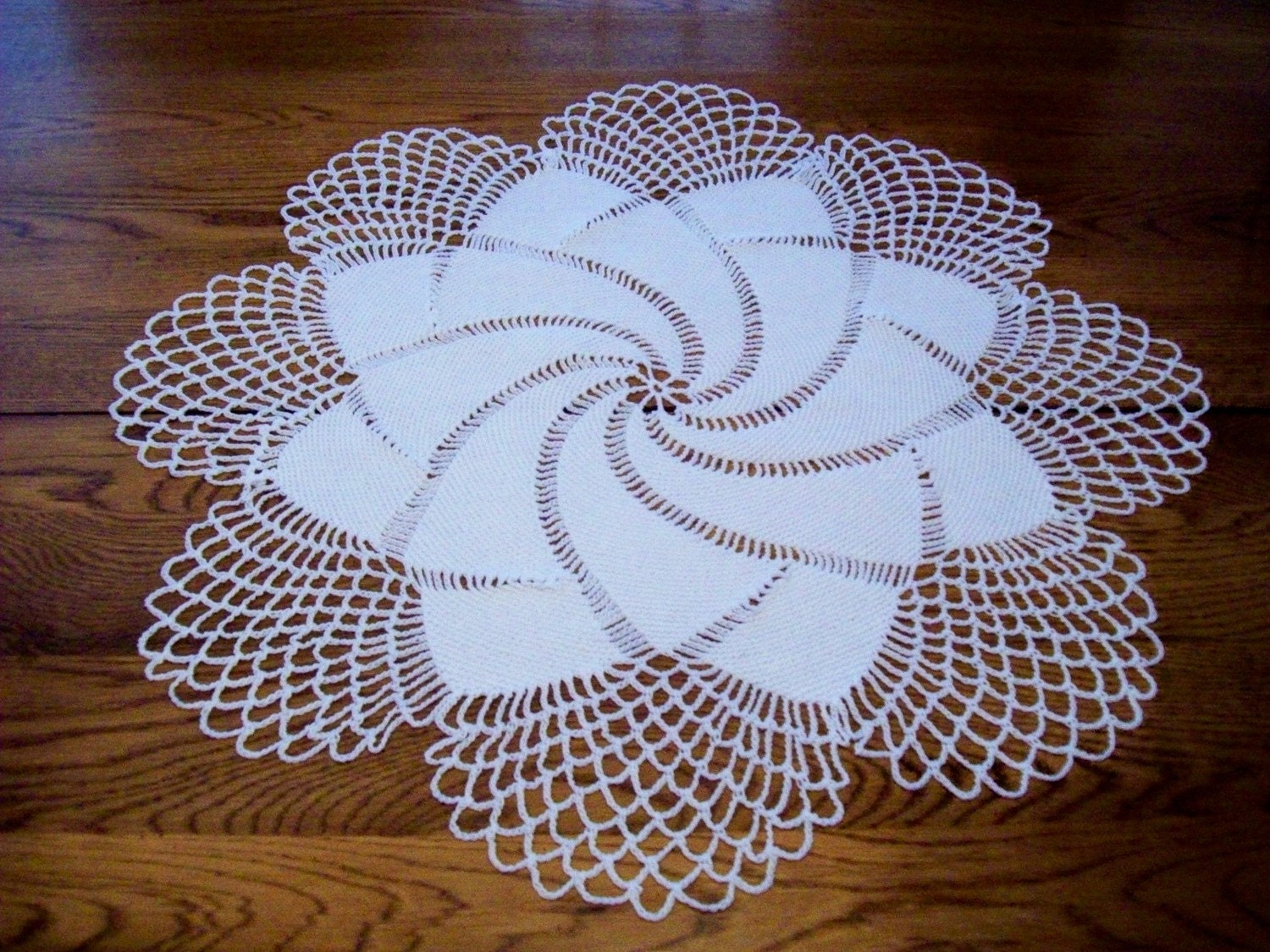 Full-Blown Rose Crocheted Doily Tabletop Kitchen and Dining Tablecloth