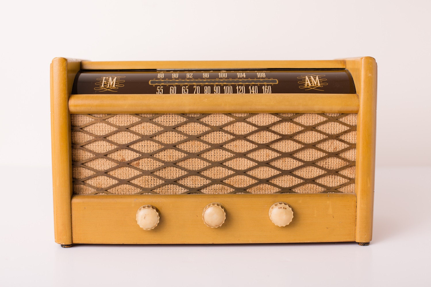 Vintage 1947 Stewart-Warner A72T4 Tube Radio, Wooden Art Deco