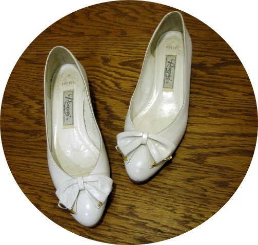 Size 5 5.5 White Leather BOW Italian Low Heel Pumps