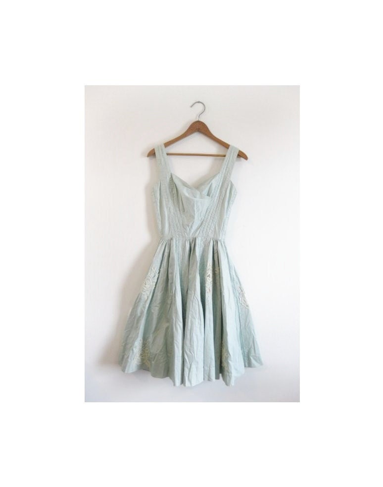 1940s-1950s LOVELY classic floral embroidered dress