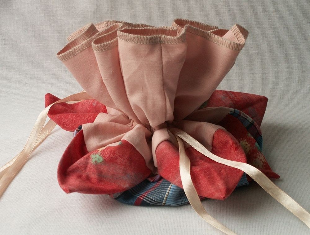 Small pouch in checked  from remains and recycled fabrics