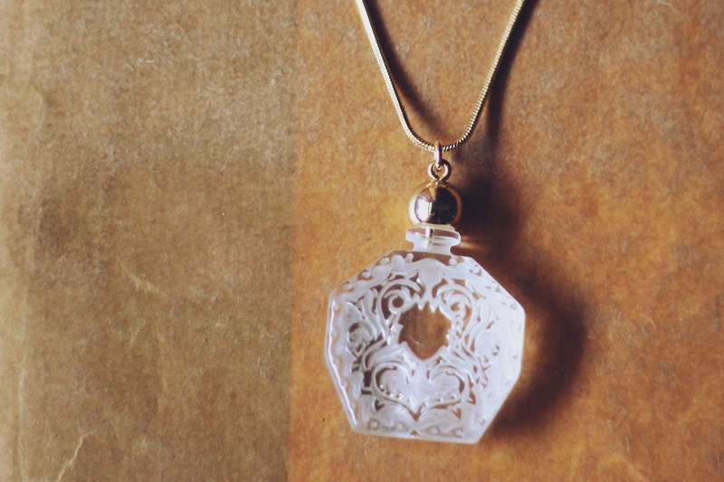 little perfume pendant necklace (16k gold plated chain)
