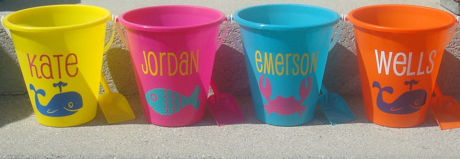Set of 4 Personalized plastic Beach pail bucket party gift favor basket  NAME AND IMAGE - Maggiebelles