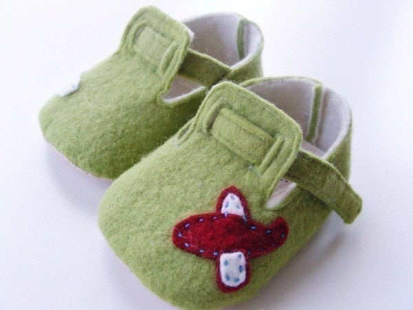 no 030 Taylor Felt Baby Booties PDF Pattern