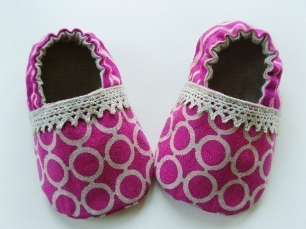 no 084 Lilac Baby Booties PDF Pattern