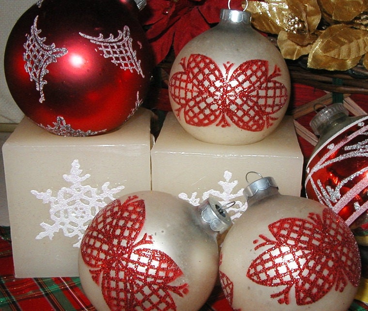 Red Glass Christmas Ornaments and Off White Silverish Ornaments Lot of 5 - Larger Size for Holiday Decorating  Shabby Chic Vintage Condition
