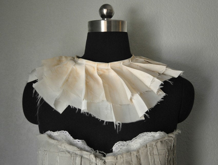 Pleated Victorian Collar in Cream or Black