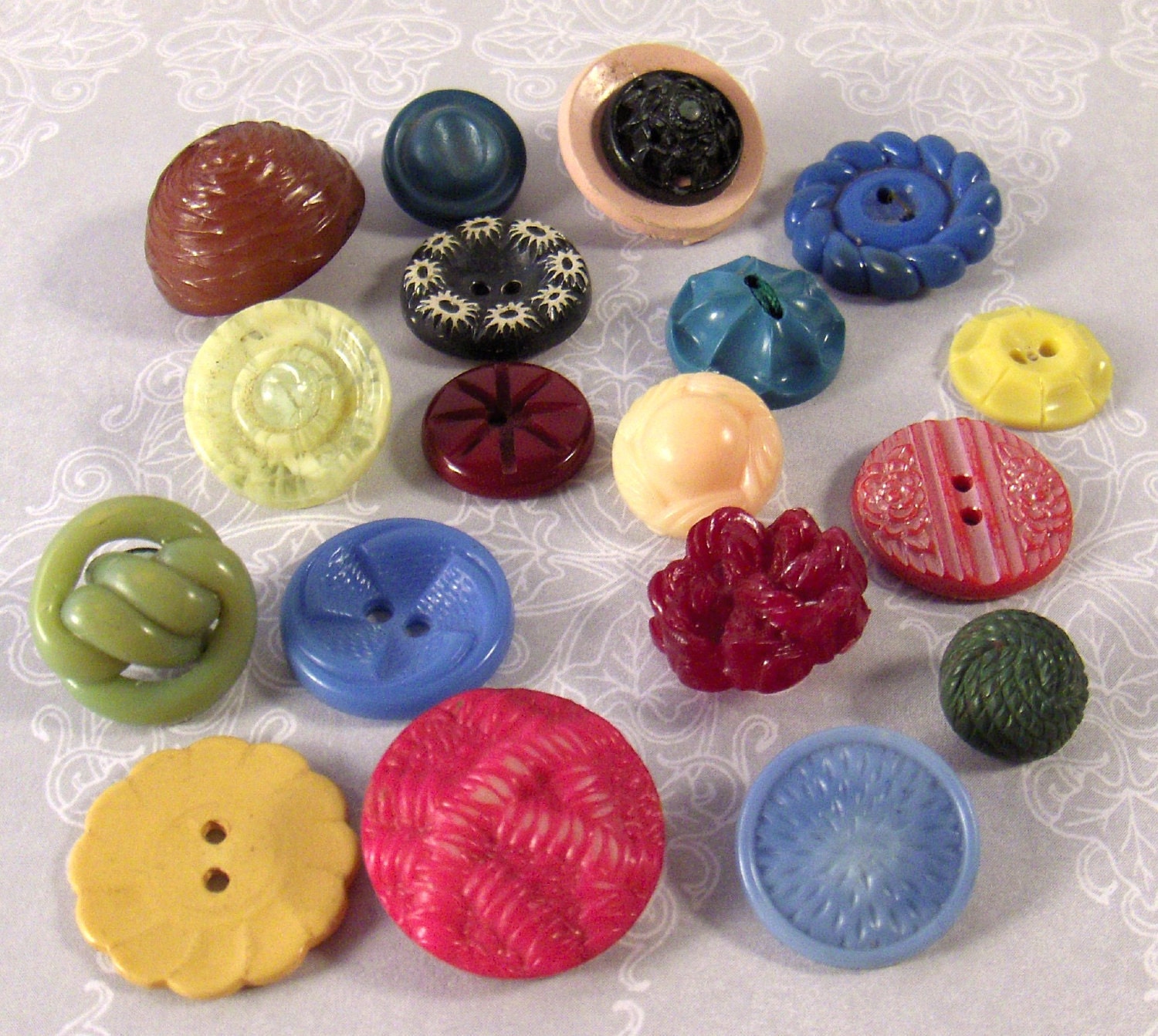 Vintage Plastic Flower Buttons Multi Colored Collection of Eighteen