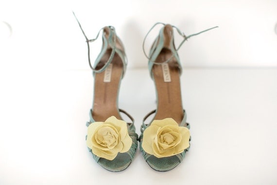 Pale Mustard Bloom- Shoe Clips