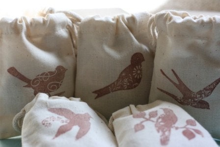 muslin gift bag FancY FeAthErs x 10, muslin wedding favor bag, party favor bags for soaps and candles