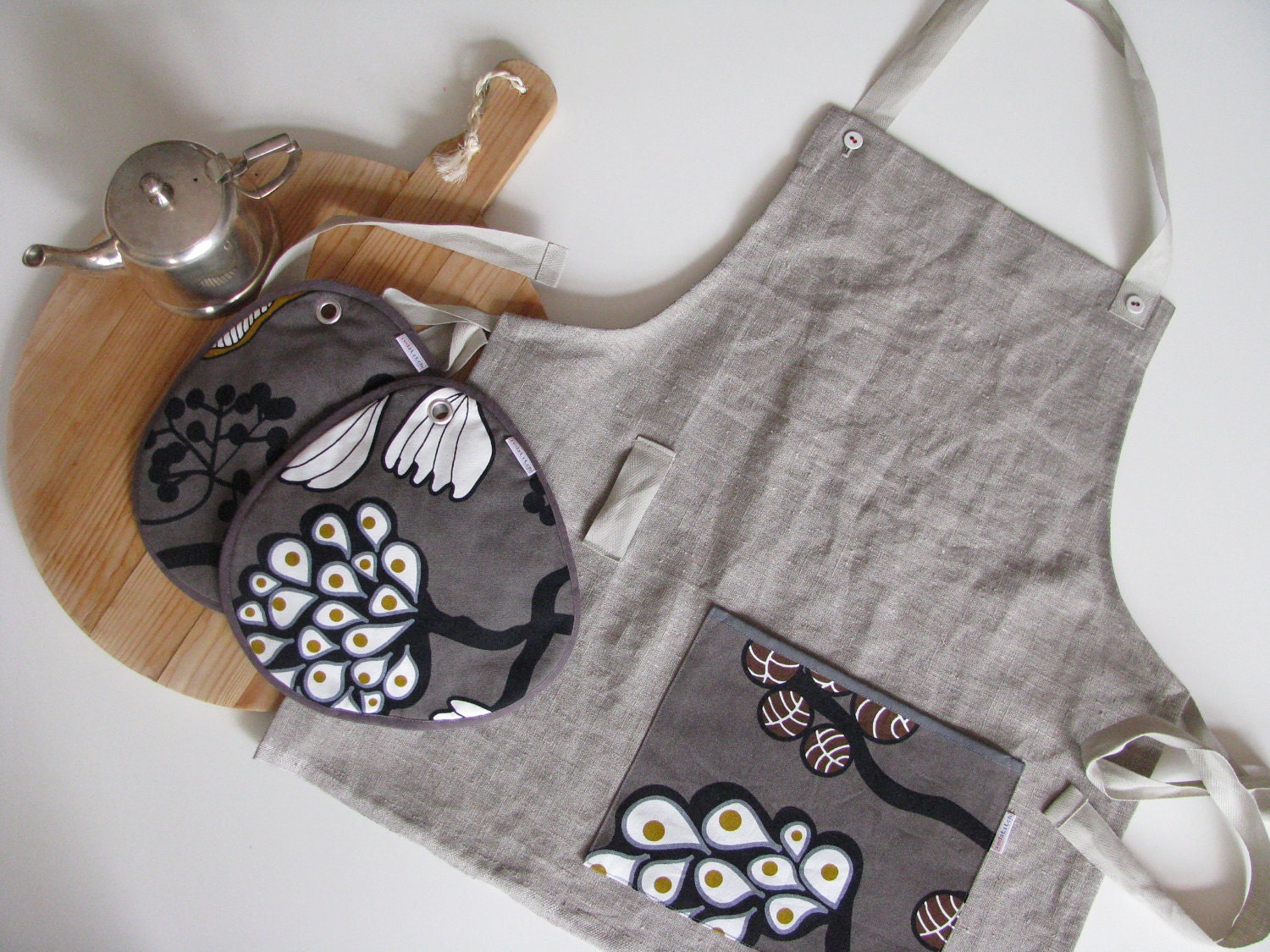 cooking apron - kitchen apron - full apron and potholders set in floral modern taupe and linen - hostess gift - hot pads and apron