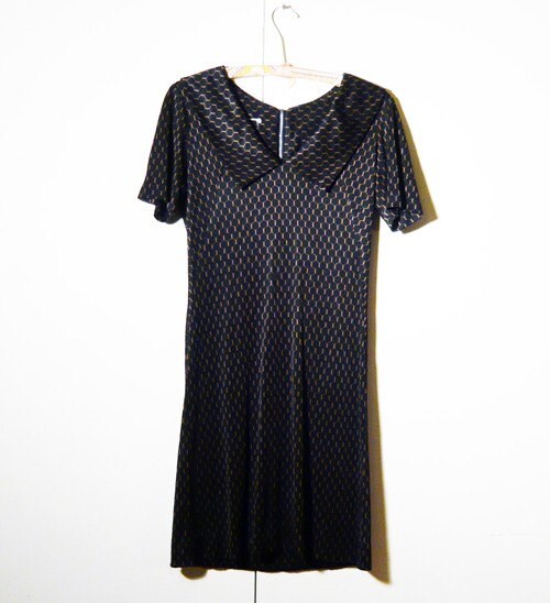 Silky Honeycomb Print Dress . Unique . Black . 1970s