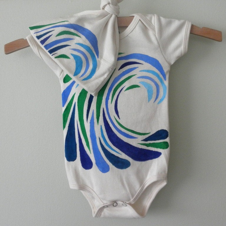 organic baby gift set with organic baby onesie and organic baby hat, ocean wave