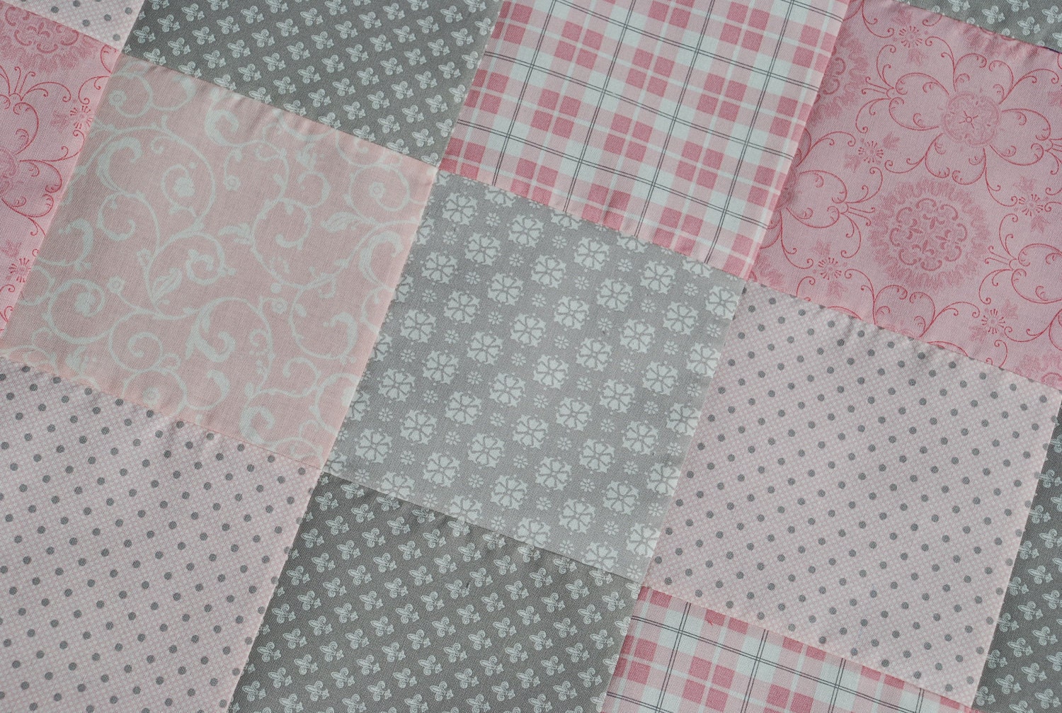 Moda, Puttin on the Ritz by Bunny Hill Designs. COUTURE Baby Girl Quilt. QUILTED 30x40