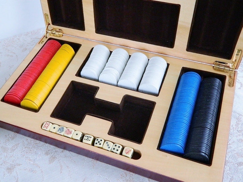 Vintage Gambling Poker Chips Dice Box - Heavy Chips - Custom Box - Padded Velvet  - Amazing