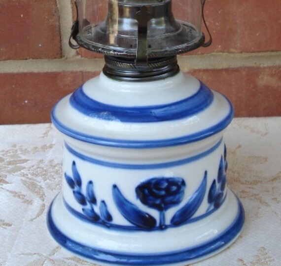 Vintage LAMPLIGHT FARMS Blue Delft Oil Lamp by FlossysTreasures