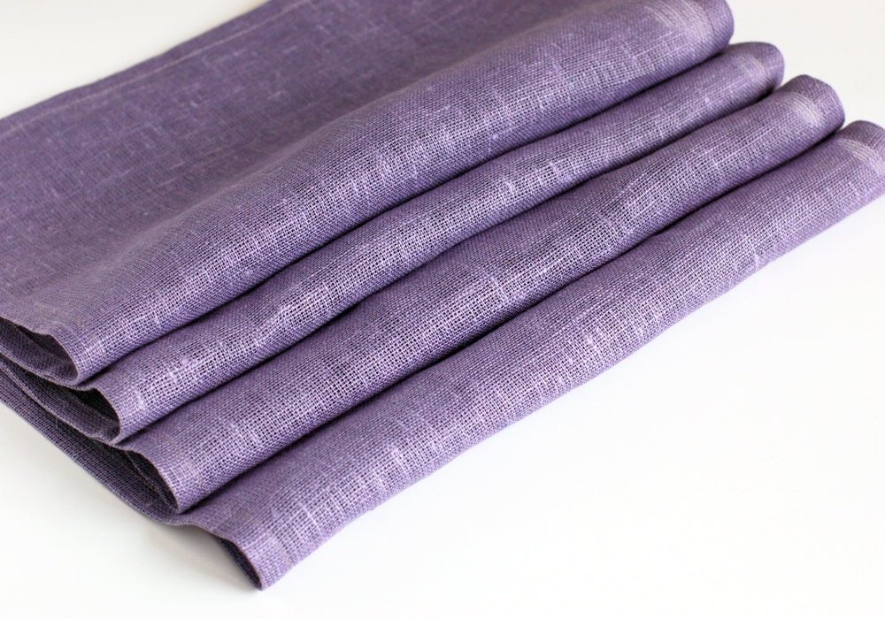 Natural linen napkin set.