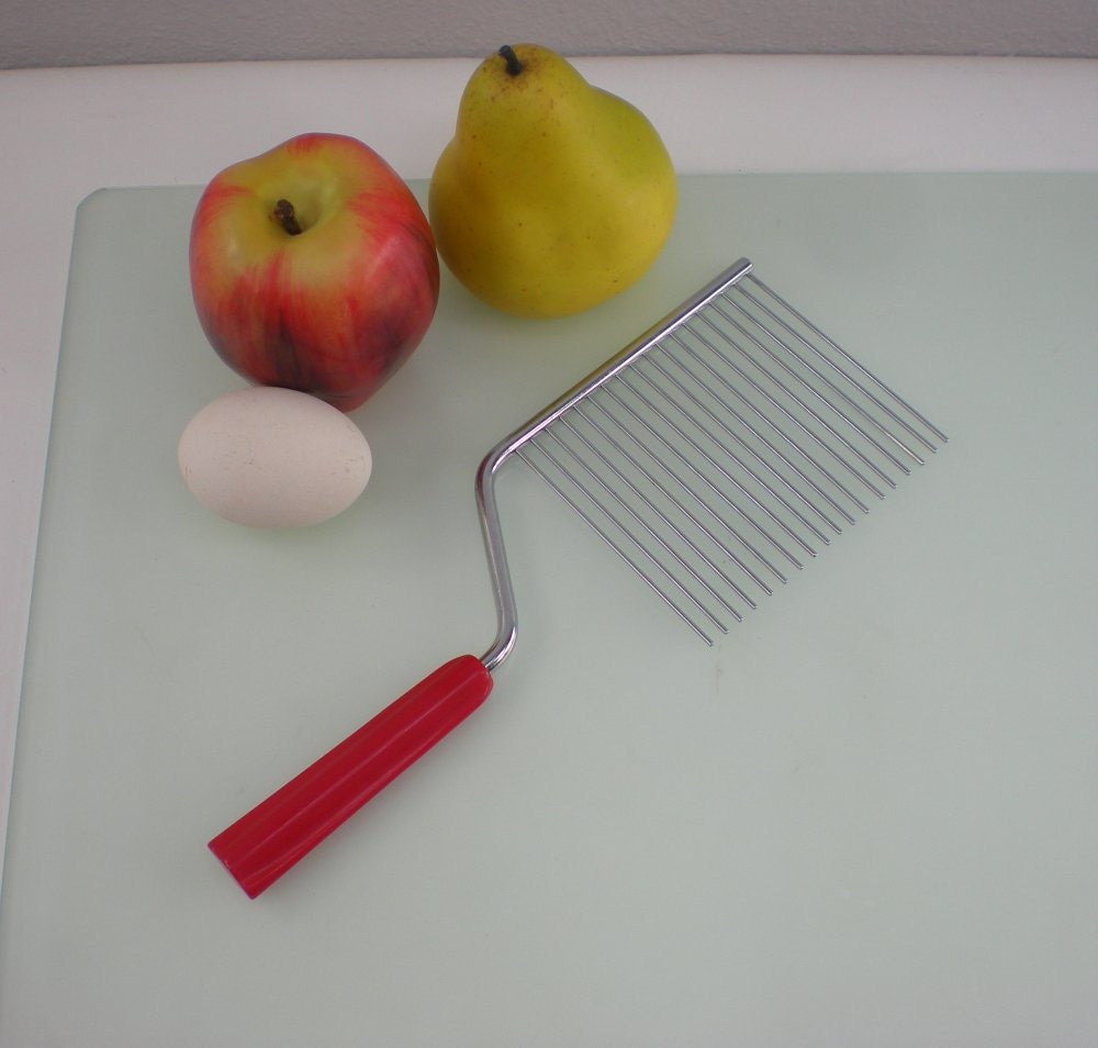 Cake Breaker Slicer - Red Bakelite