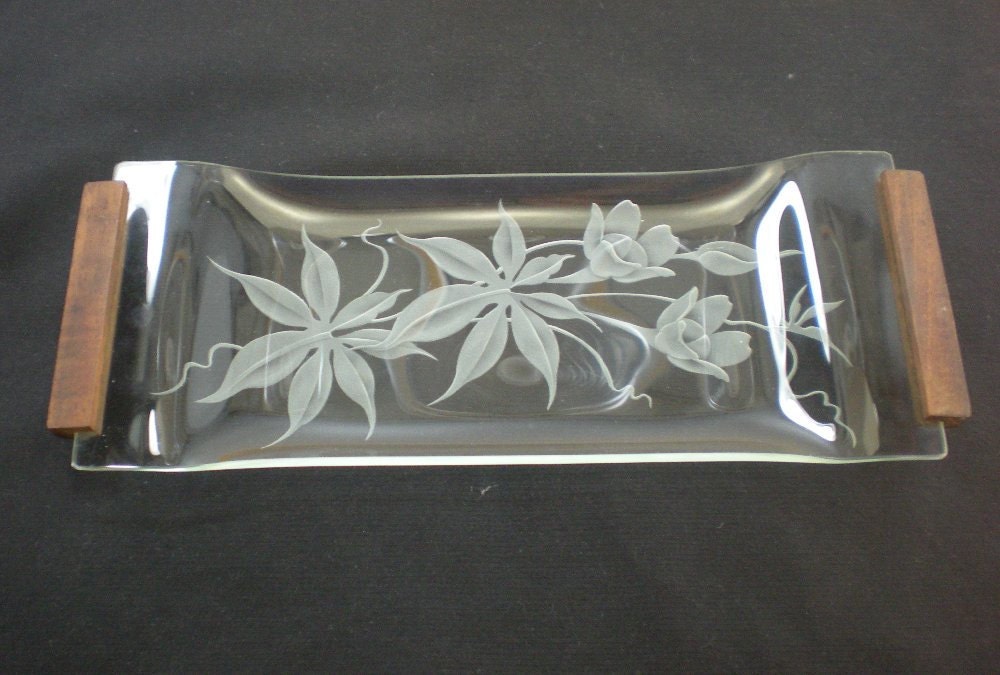 Hawaii Etched Glass Flower Serving Tray Dish by oldetymestore
