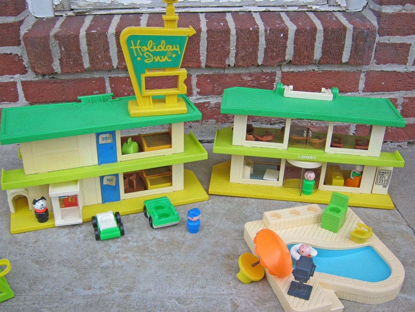 Vintage Fisher Price/Playskool Holiday Inn Family Vacation Giant Play Set