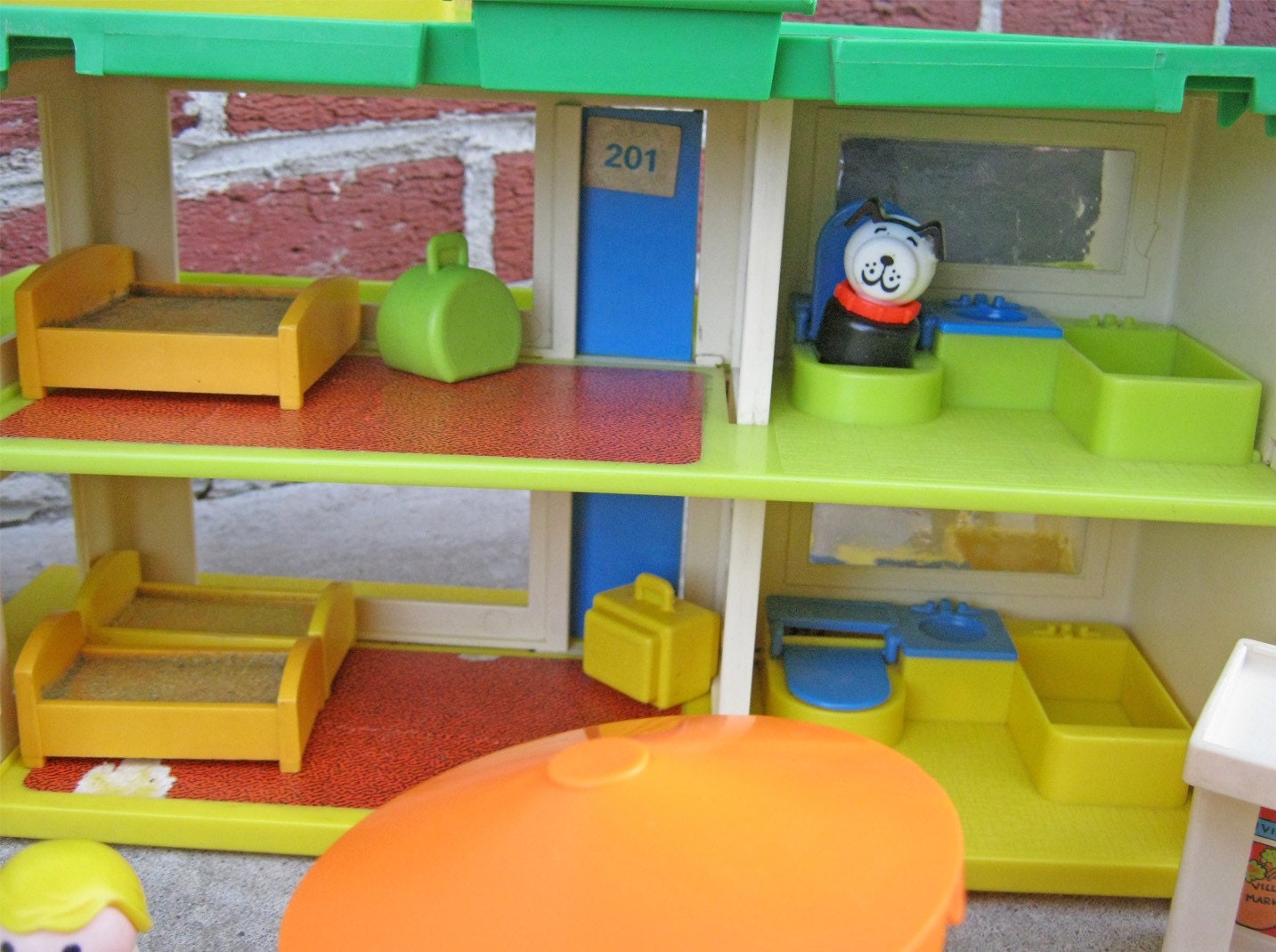 Vintage Fisher Price/Playskool Holiday Inn Family Vacation Giant Play Set