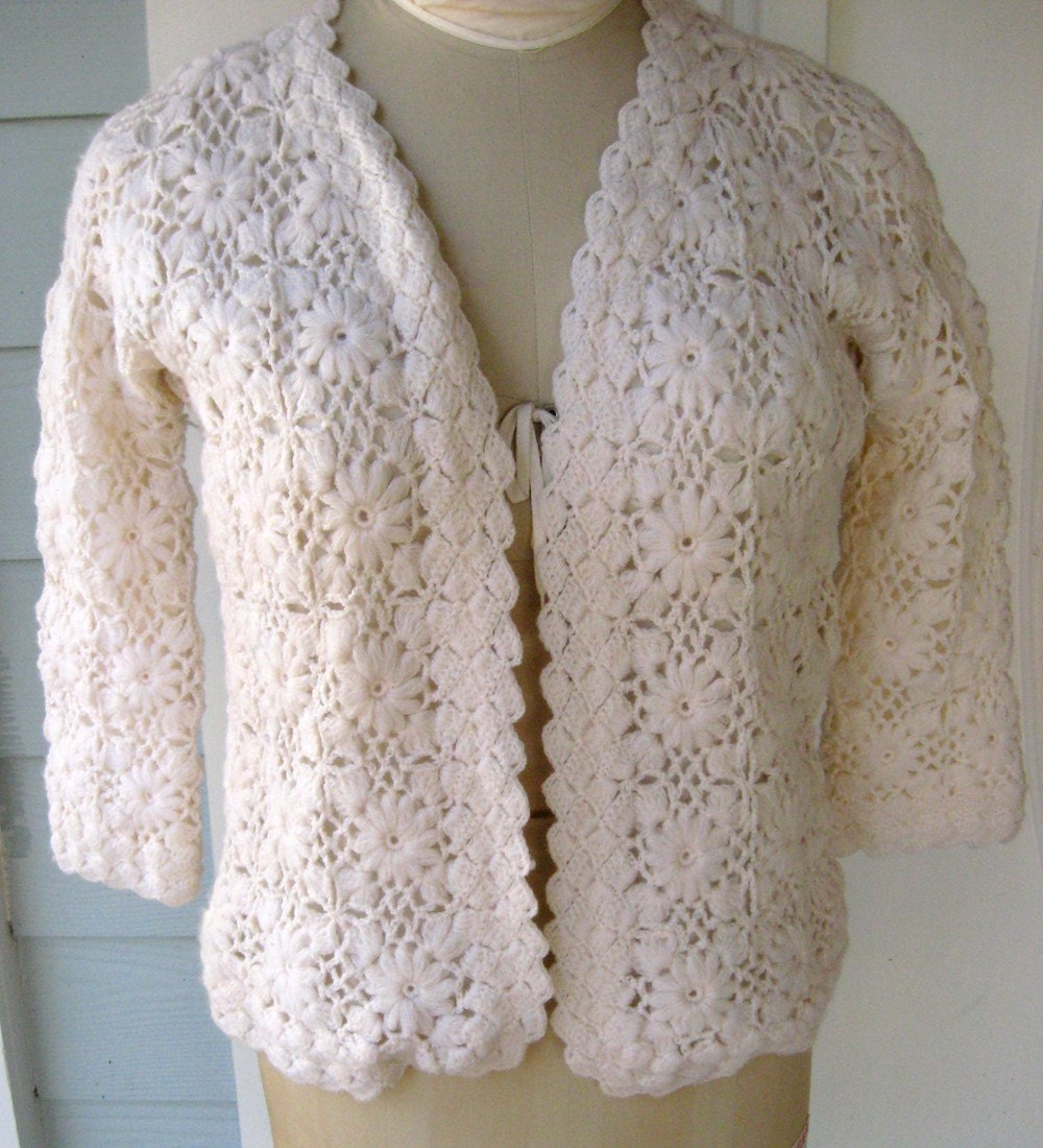Vintage Sweater Ivory Daisy Like Pattern  Loose Crochet cardigan Similar to Snowflakes Off White Sweet Vintage  Sweater