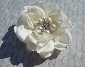 Pearl Rhinestone STARFISH Hair clip / bridal hair flower / off white ivory flower hair clip / flower hair comb beach bride SEASIDE