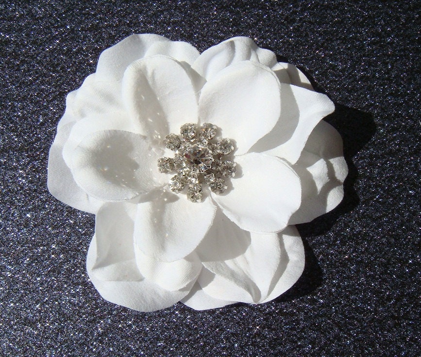 Vintage Modern PURE WHITE hair flower with rhinestone centerpiece / bridal white flower hair clip