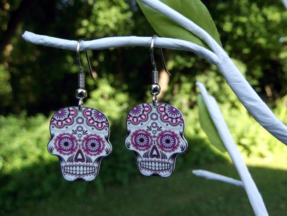 Sugar Skull Day of the Dead / Dia de los Muertos earrings (pink and purple)