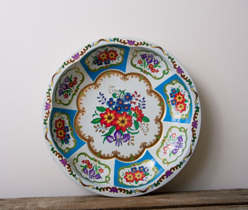 Round metal serving tray Vintage Fancy White bowl Gorgeous Bold Floral Round Holiday Entertaining