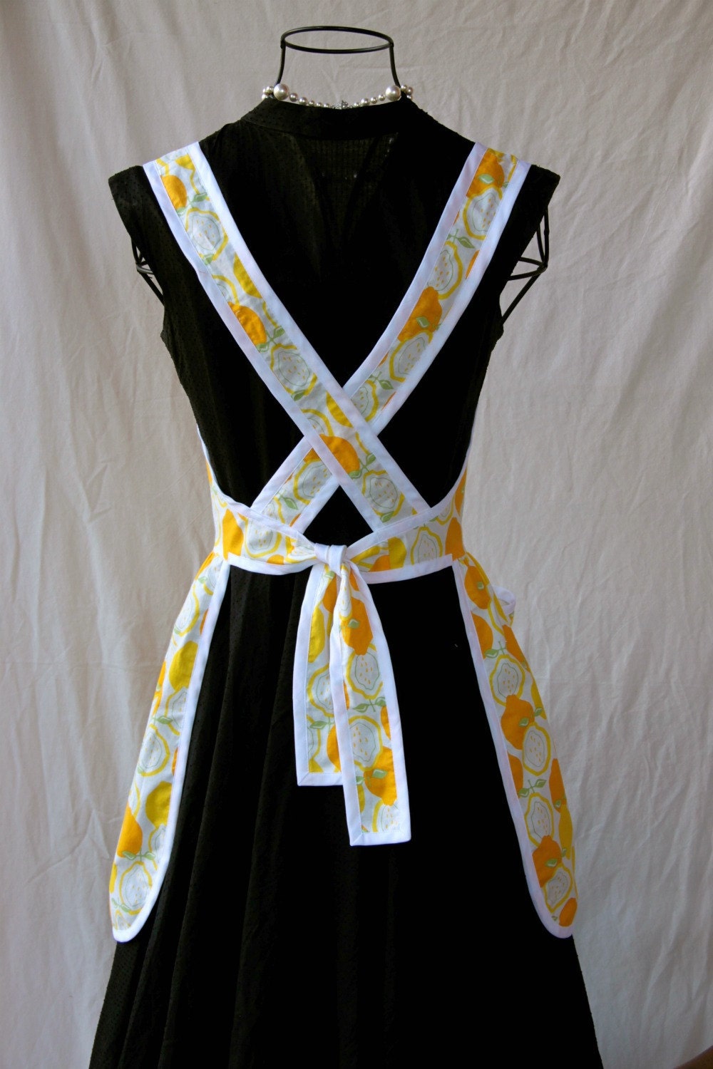 Woman's Apron Vintage fitted full apron with criss cross back in lemon yellow.