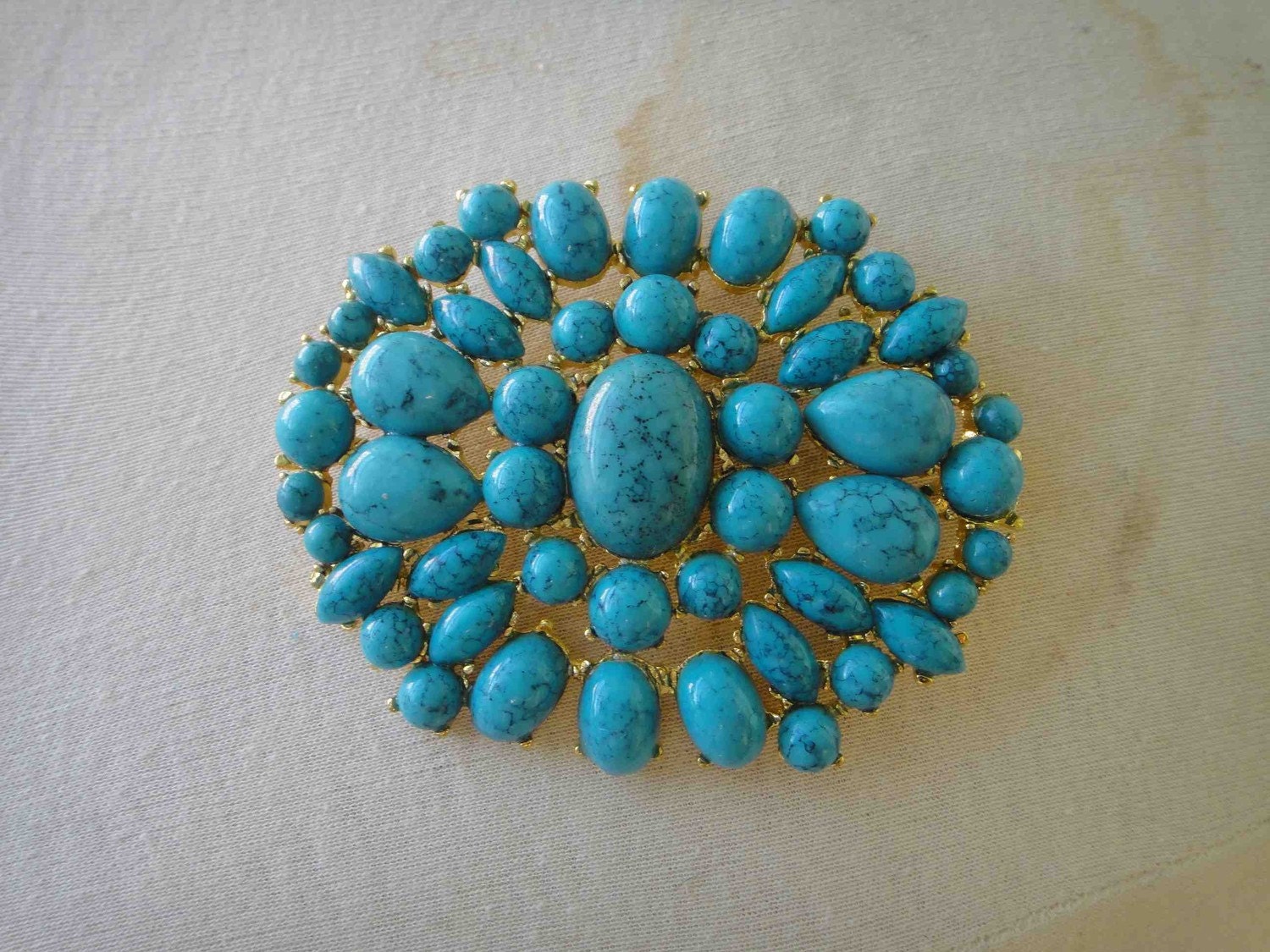 Beautiful gold buckle with turquoise beats 1 piece listing