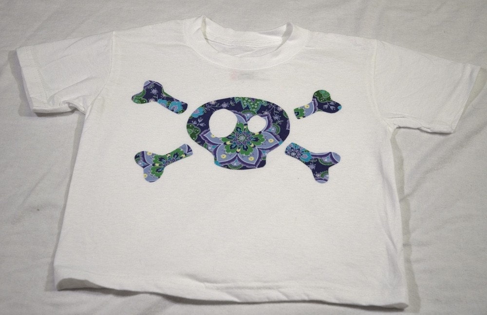 punk goth blue flower skull and crossbones jolly roger applique tshirt