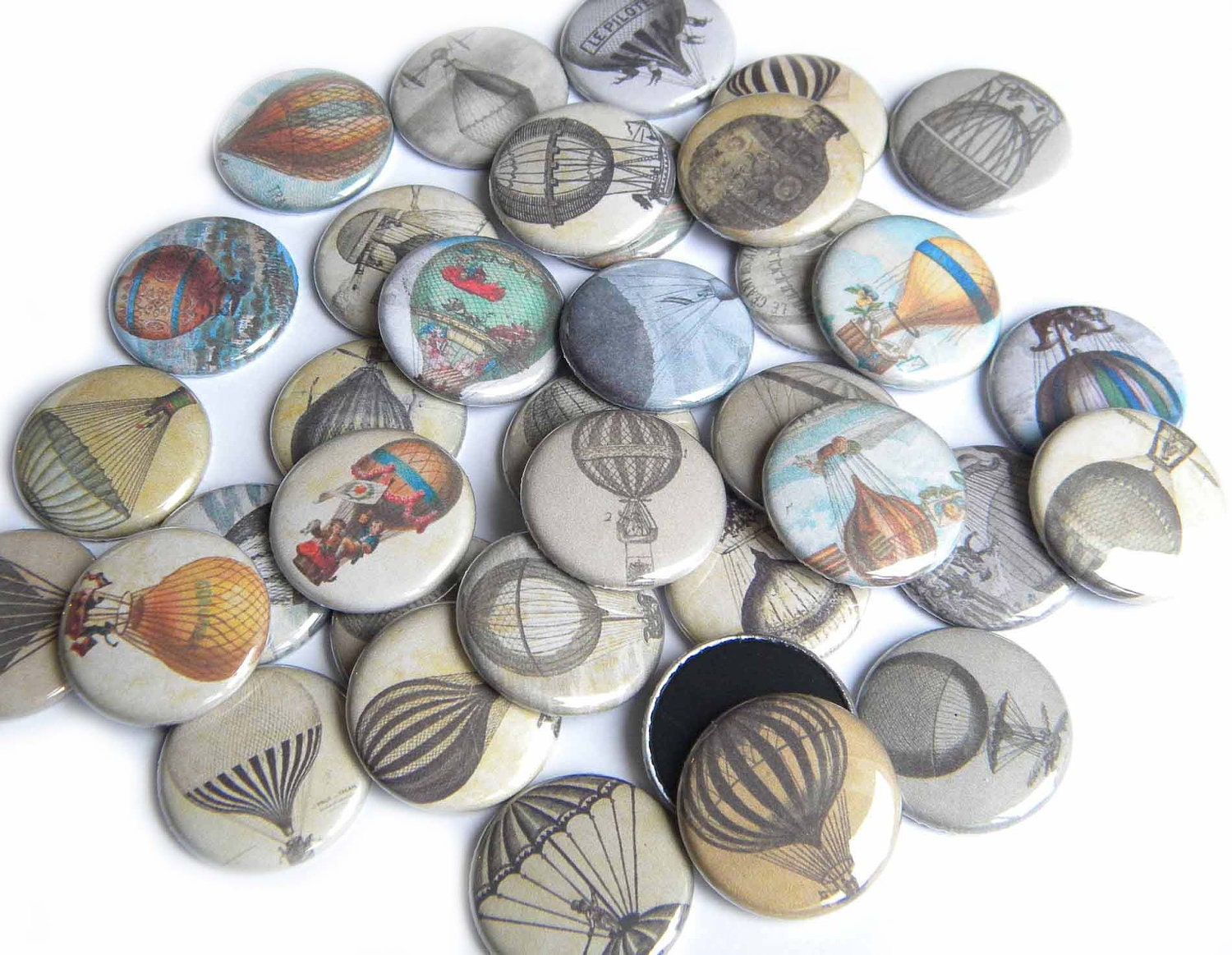 Buttons - Vintage Hot Air Balloons  (Set of 20) - buttonsandbadges