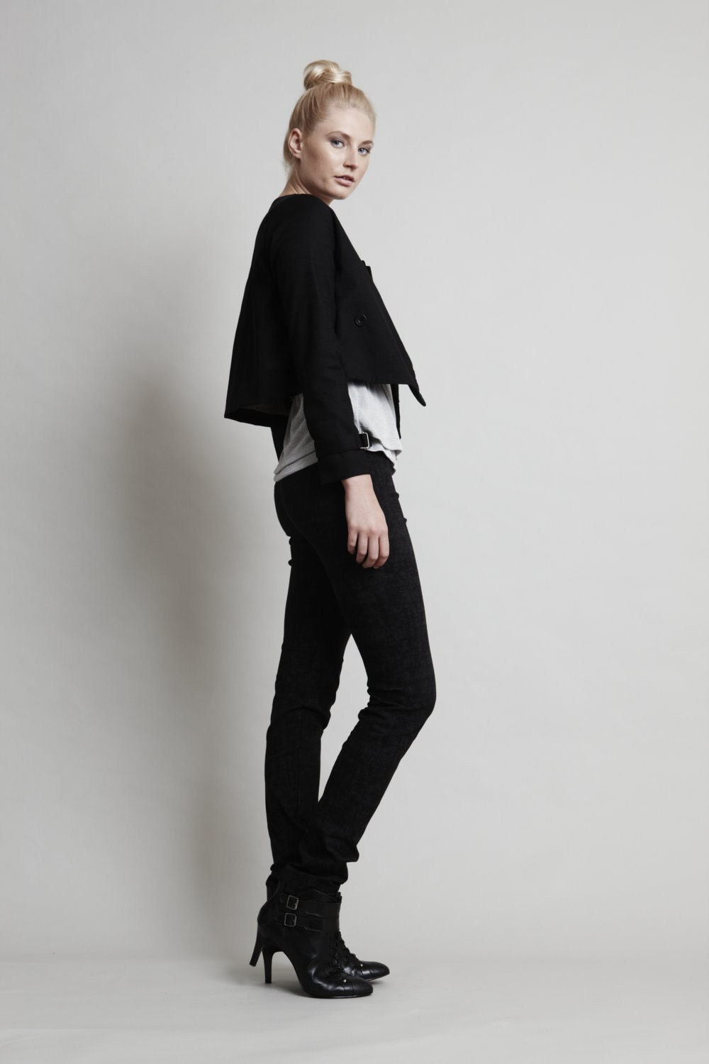 Double Breasted Cropped Sting Jacket - Black