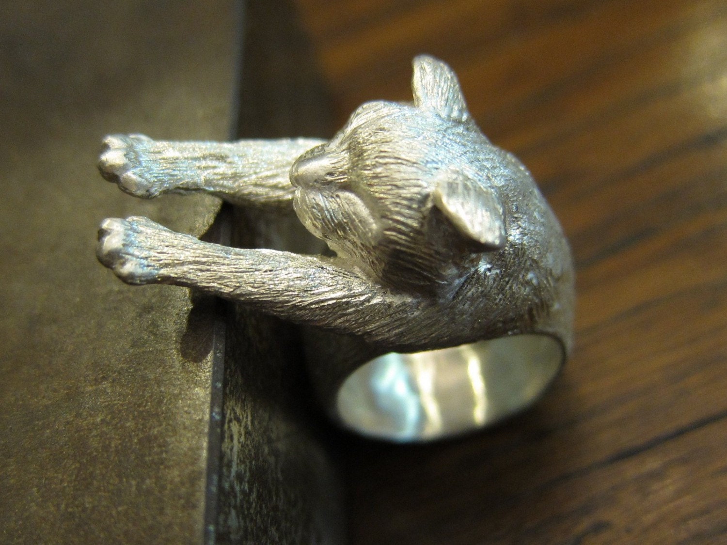 Lazy Cat Ring (White)