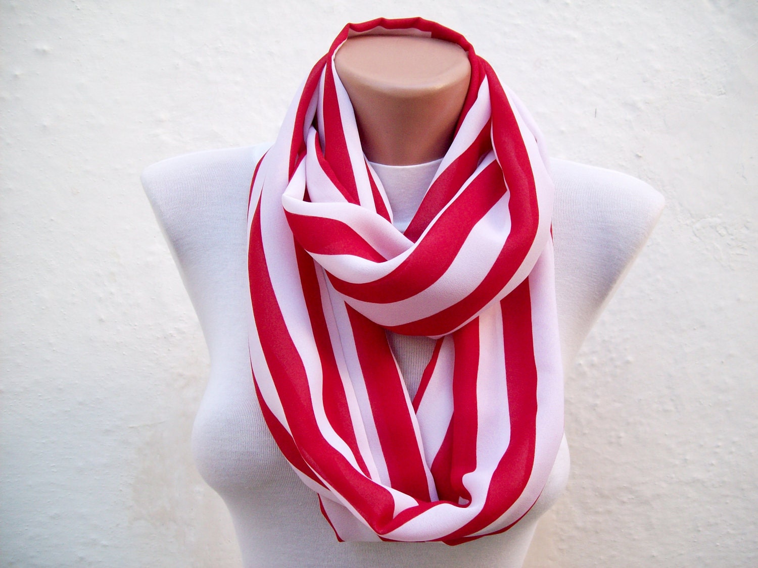 infinity scarf Loop scarf Neckwarmer Necklace scarf Fabric scarf White Red