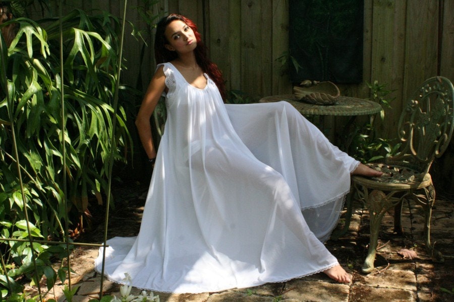 Bridal Nightgown Wedding Lingerie Full Swing White Nylon Waiting in the Shadows of Moonlight Honeymoon Romance Nightgown