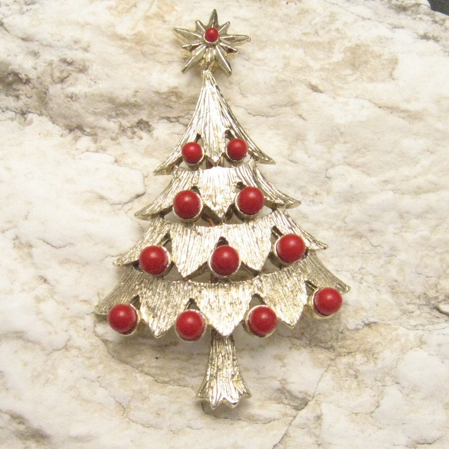 Vintage Christmas Tree Brooch Red Bead P3640