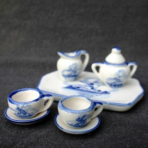 Mini Delft porcelain tea set by MademoiselleChipotte on Etsy