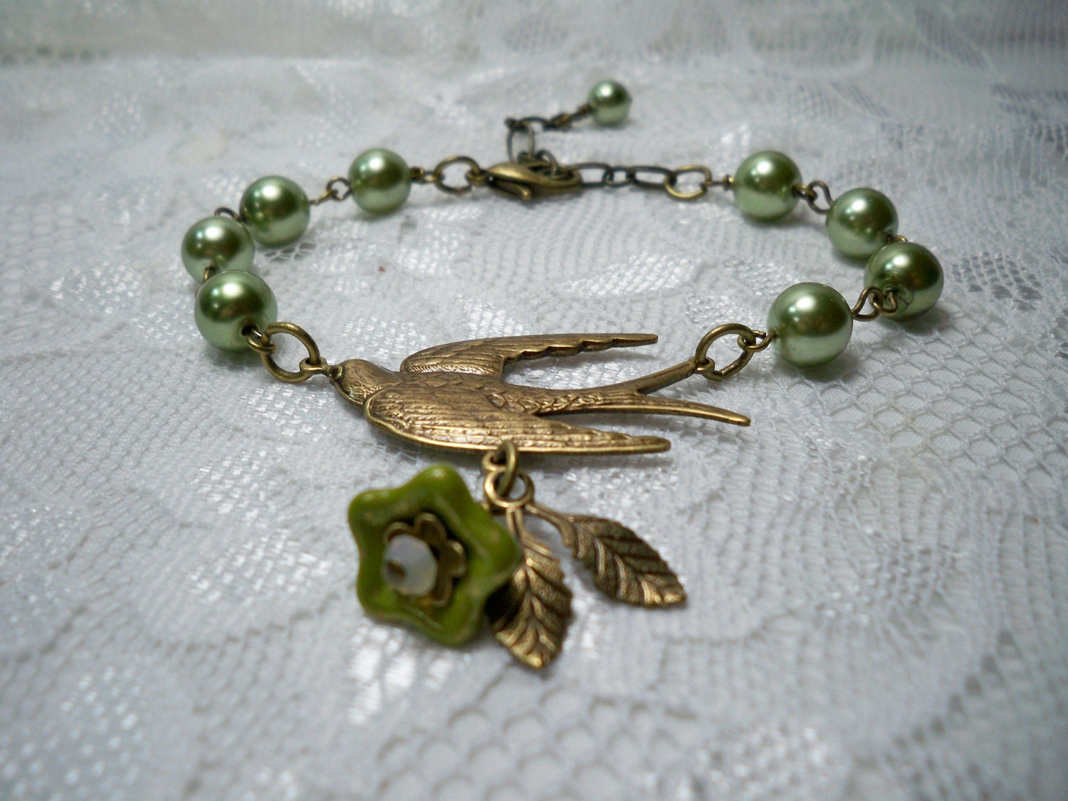 Bracelet Vintage Style  -  Green Pearl Bracelet -Soaring Swallow -  Beaded Bracelet - Bird -  Free Shipping