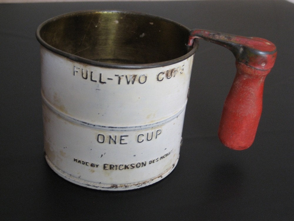 one Cup Sifter cup Tin  Moines by sifter Flour 2 Vintage Des by vintage pienzacal Erickson