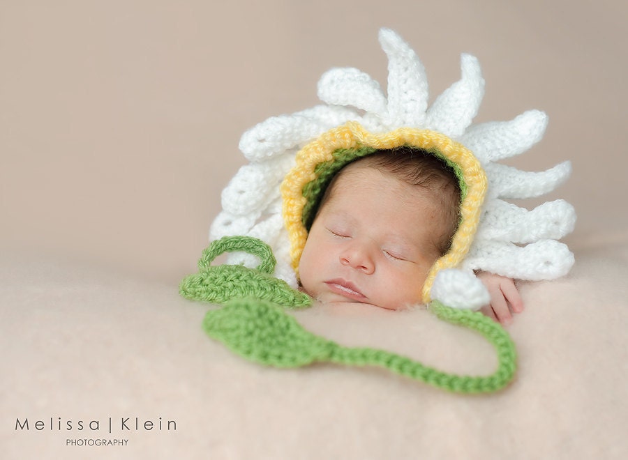 PDF CROCHET PATTERN 003 - Newborn Daisy Bonnet