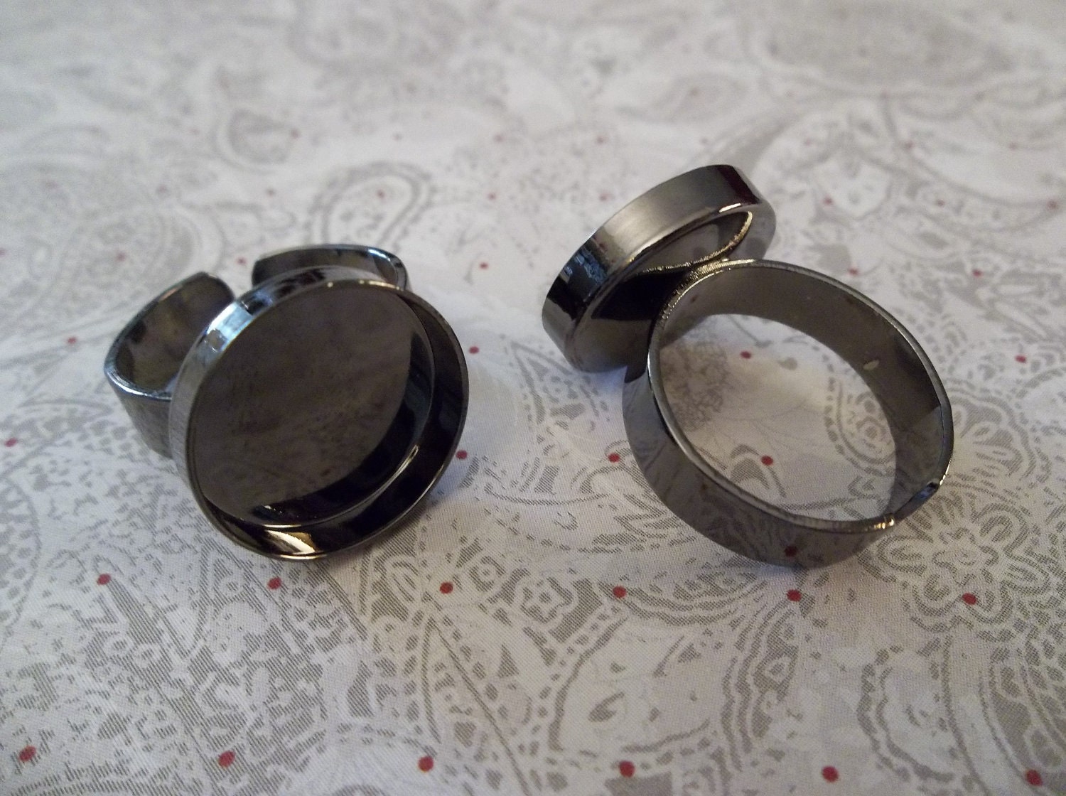 High Quality Black Brass 16mm Round Adjustable Ring Setting for Filling with Images, Quilling, Clay -  Qty 2