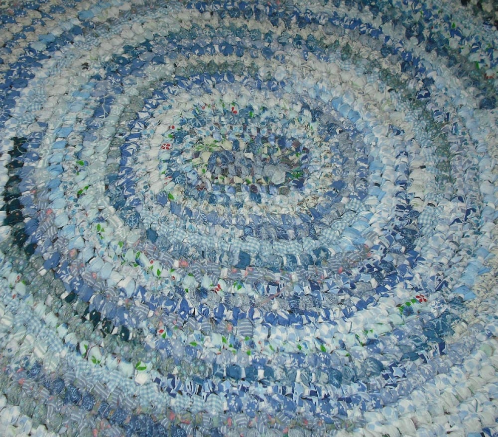 Toothbrush Nalebinding Handmade Rag Scrap Fabric Rug Variegated Blues White Home Decor Gift Kitchen Bath Primitive Rustic Country Charm