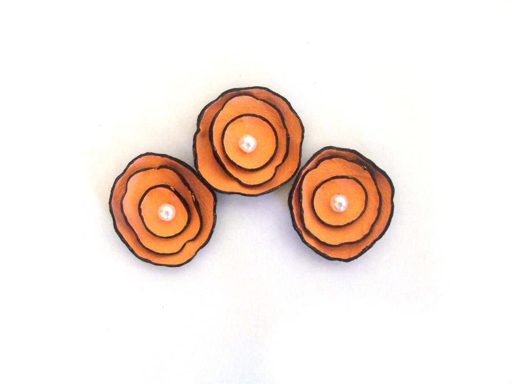 Cabochon flowers. Set of 3 leather flowers - HMCreativeSupplies