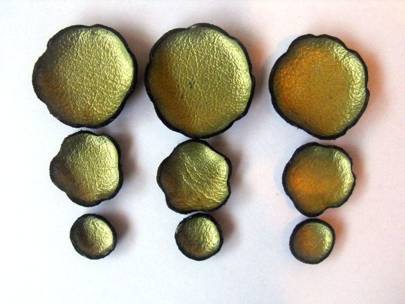 Flowers die cut/shapes. 9 pcs metallic green color leather flowers shapes.